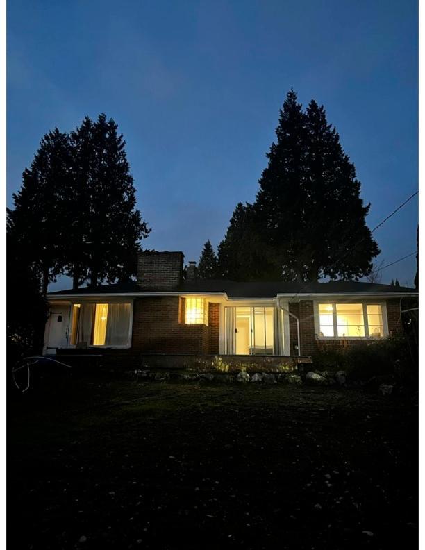 Home In West Vancouver Exterior photo